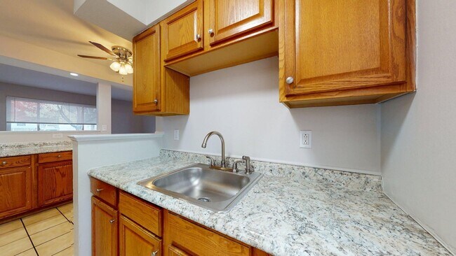 Building Photo - Elyria - updated 3 bed/1 bath townhouses for rent!