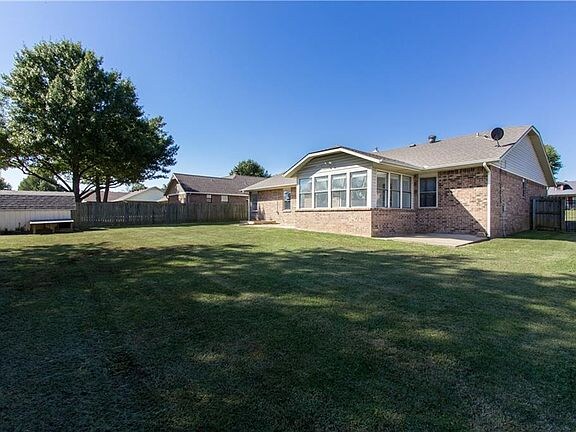 Building Photo - 1807 Carrie Pl