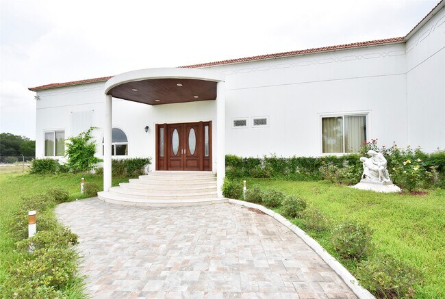 Building Photo - 6602 Rohan Rd