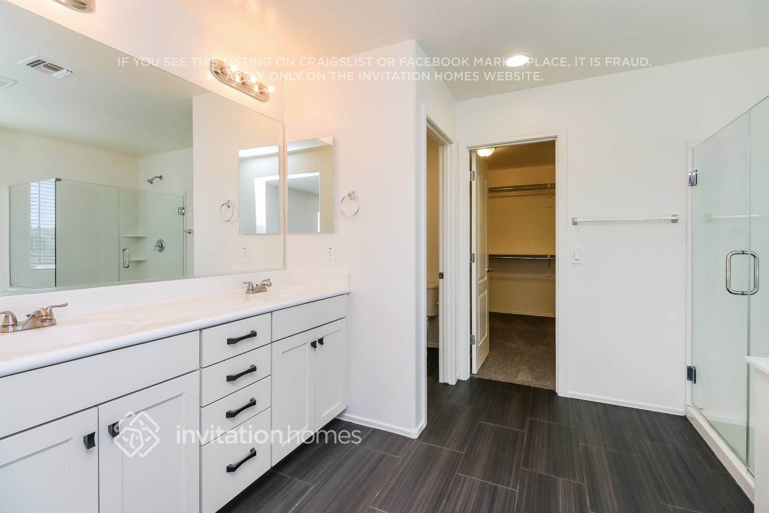 Building Photo - 3361 N Los Alamos