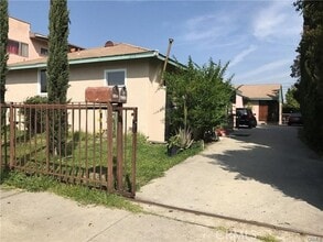 Building Photo - 1325 W 36th Pl