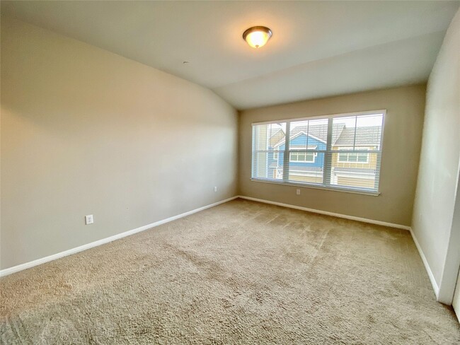 Building Photo - 516 E Slaughter Ln