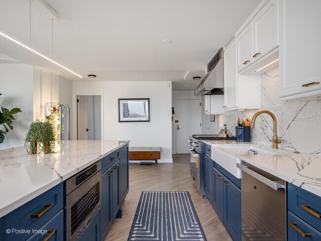 Building Photo - 2800 N Lake Shore Dr