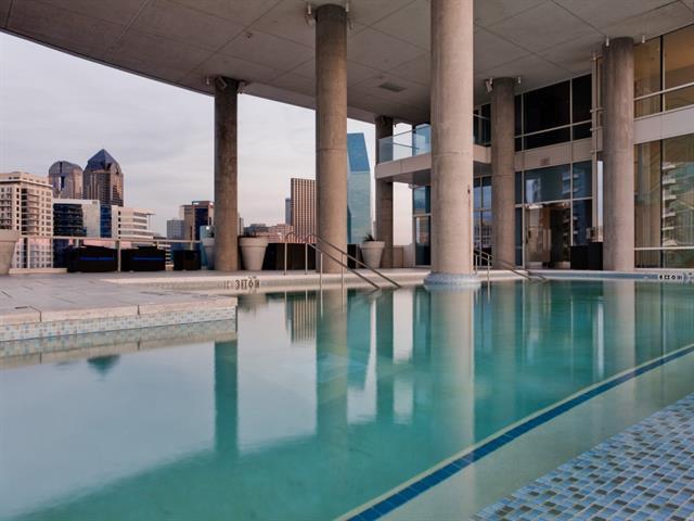 Building Photo - 2430 Victory Park Ln