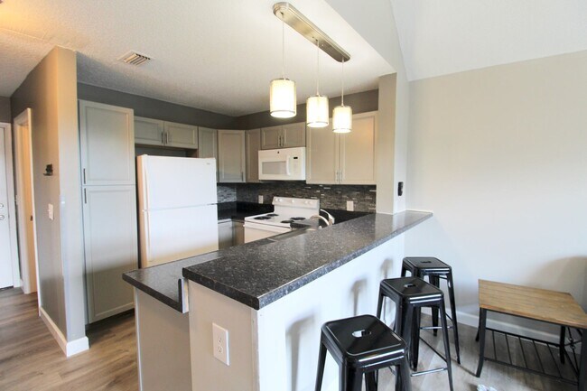 Building Photo - 1348 Hunters Rd
