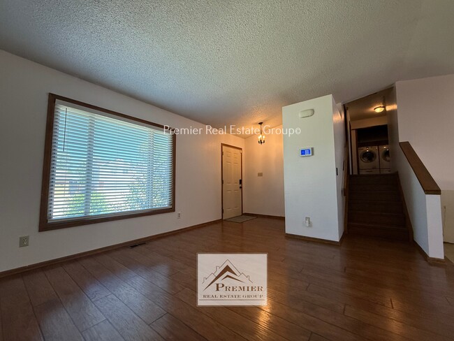 Building Photo - 854 Daffodil St