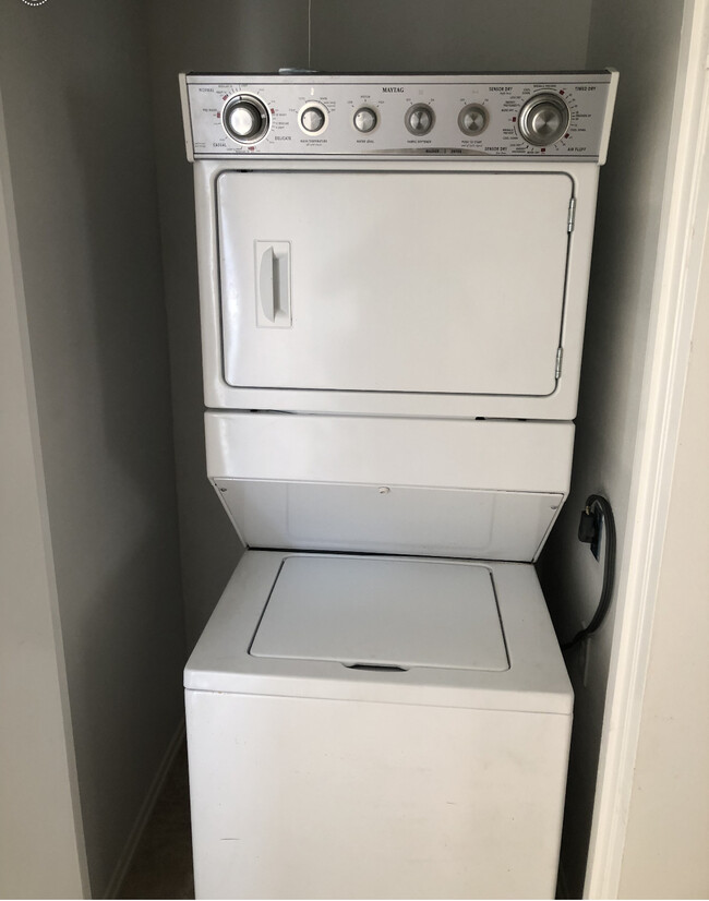 Large Capacity Washer/ Dryer - 115 Lazy Ln