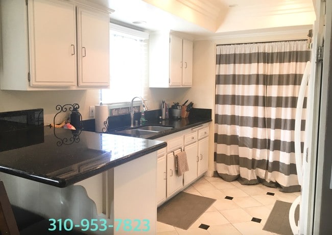 Building Photo - 9218 Palm St