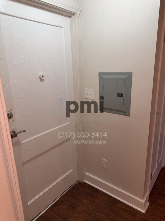 Building Photo - 1 W 28th St