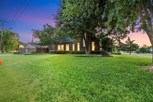 Building Photo - 1125 Park Manor Dr
