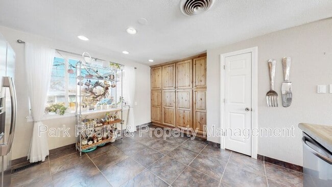 Building Photo - 6025 W 61st Ave