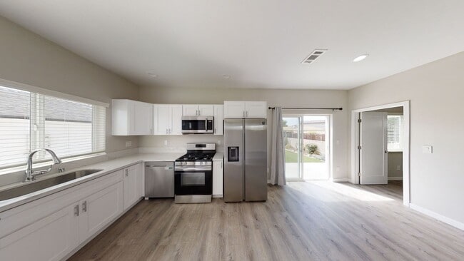 Building Photo - 4BD/2BA on Montezuma