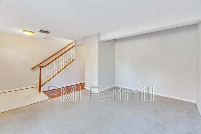 Building Photo - 15744 Kensington Palace Ln