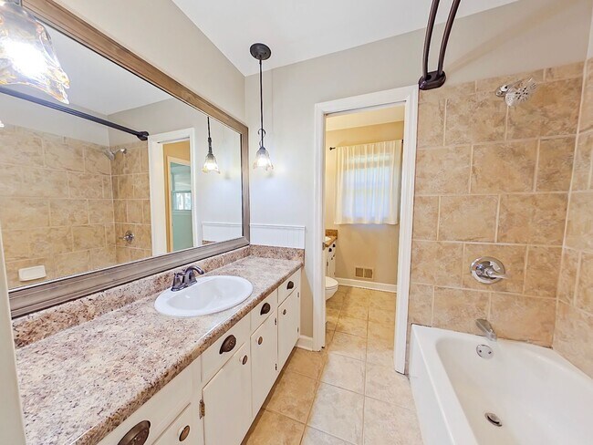 Building Photo - 3 Bedroom 2 Bath in National Hills