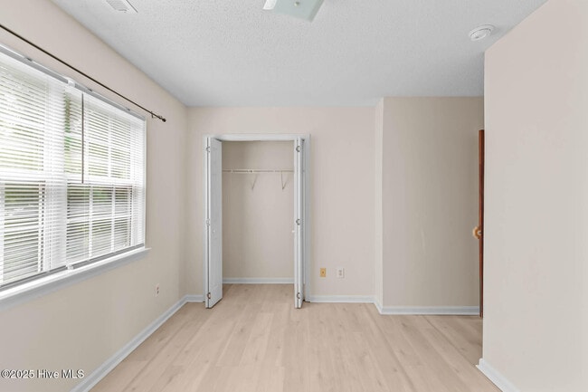 Building Photo - 1144 Pueblo Dr