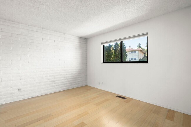 Building Photo - 3447 Skyline Blvd