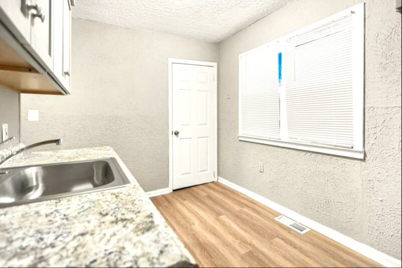 Building Photo - 8499 Meadow Ave
