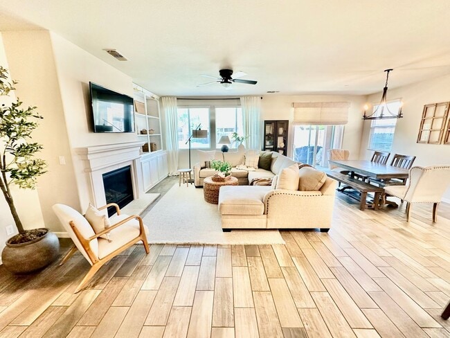 Building Photo - North Clovis 3/3 with Bonus Room and Pool