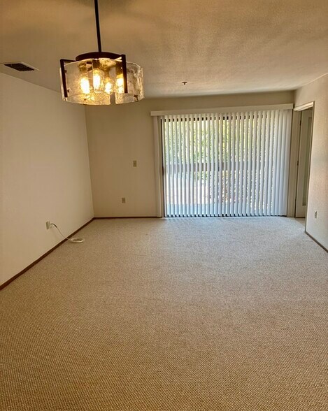 Building Photo - 1422 S Villa Way