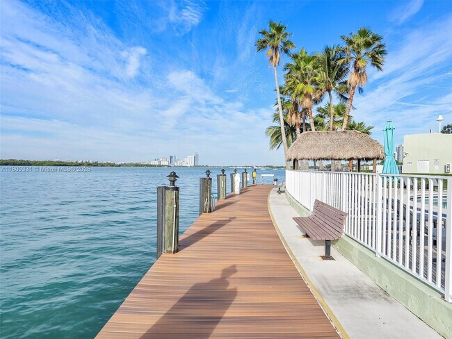 Building Photo - 10350 W Bay Harbor Dr