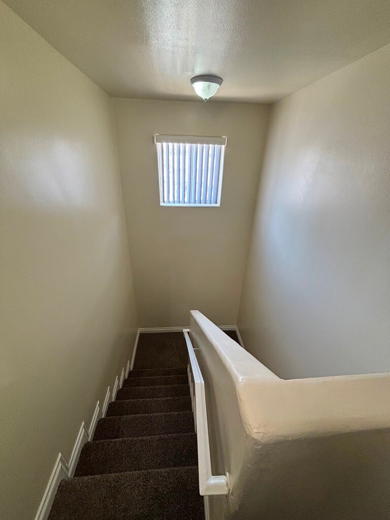 Building Photo - 204 W 78th St