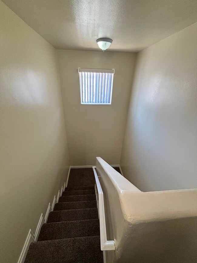 Building Photo - 204 W 78th St