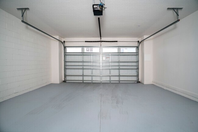 Building Photo - Stunning  MOVE-IN READY TOWNHOME in. Exqui...