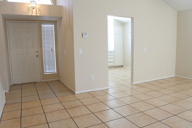 Building Photo - New Listing!