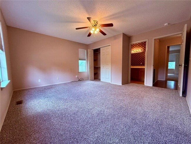 Building Photo - 1404 Camellia Dr
