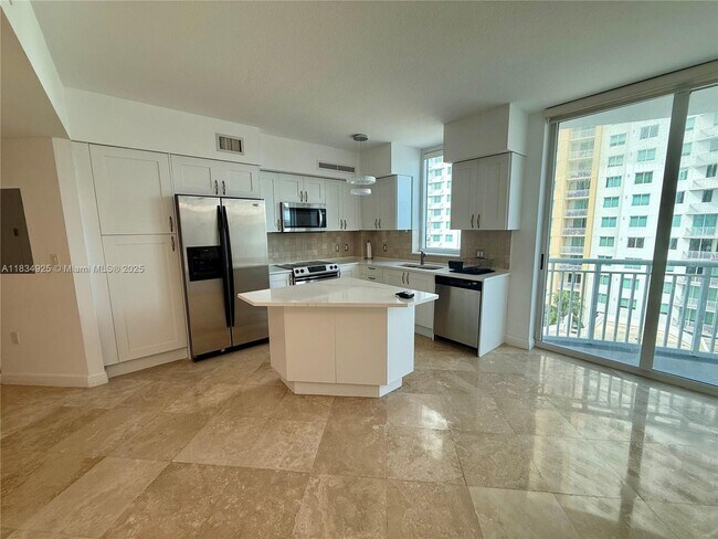 Building Photo - 1745 E Hallandale Beach Blvd
