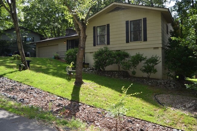 Building Photo - 45 Sierra Dr