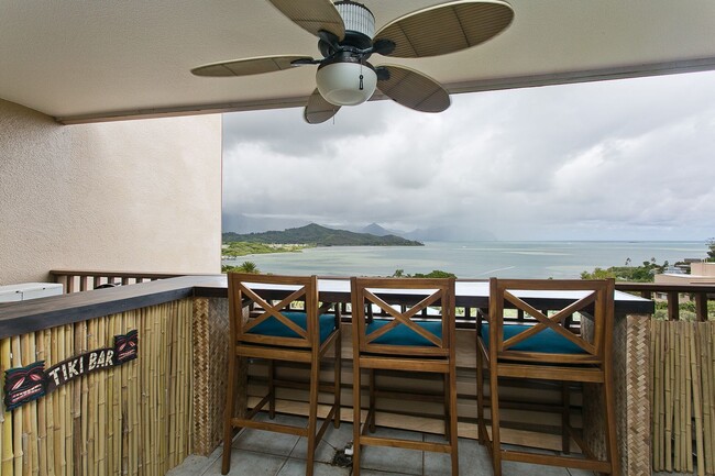 Building Photo - Three Bedroom Penthouse Townhome with beau...