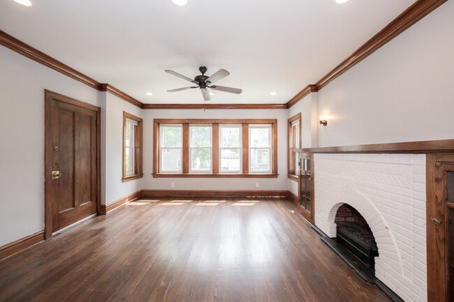 Building Photo - 3312 N Kostner Ave