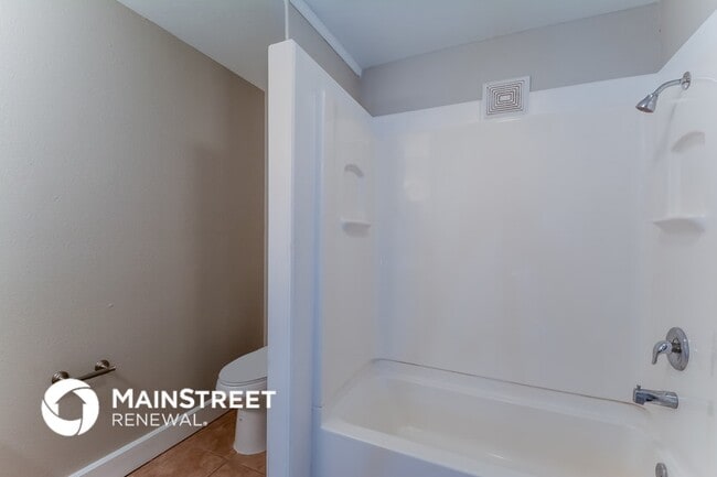 Building Photo - 607 Lindsay Ave