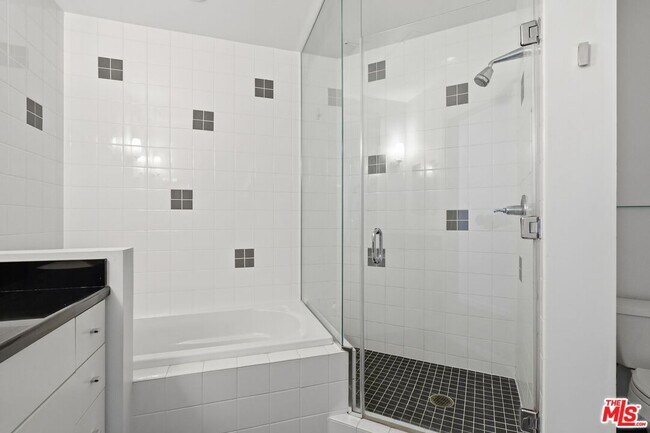 Building Photo - 1100 Wilshire Blvd