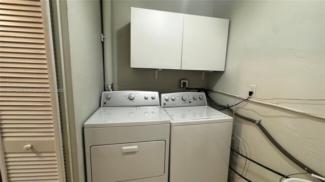 Building Photo - 9160 SW 73rd St