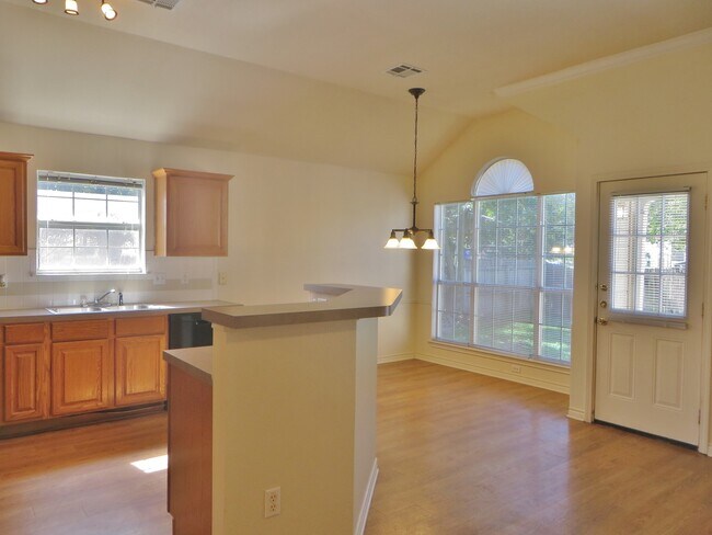 Building Photo - 3 Bedroom 2 Bathroom Parkview Estates Home