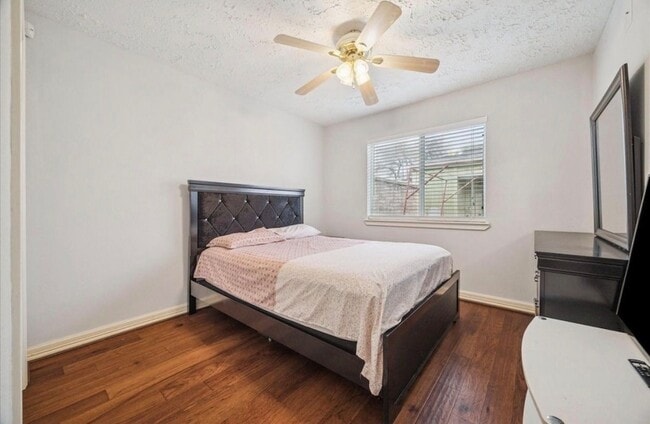 Building Photo - 16147 New Field Dr