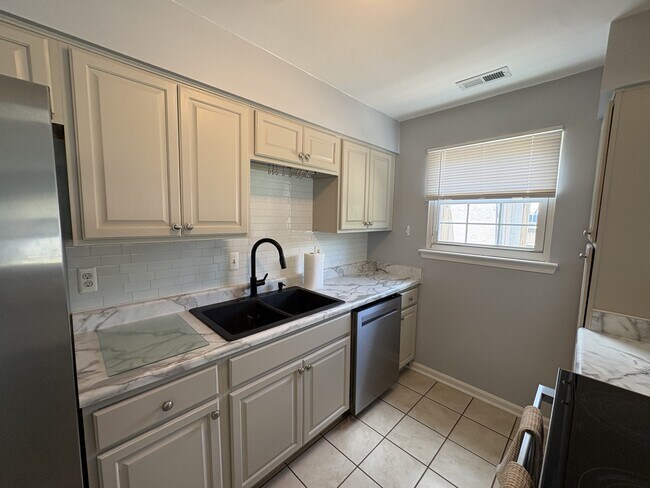 Building Photo - 1501 Antler Cir