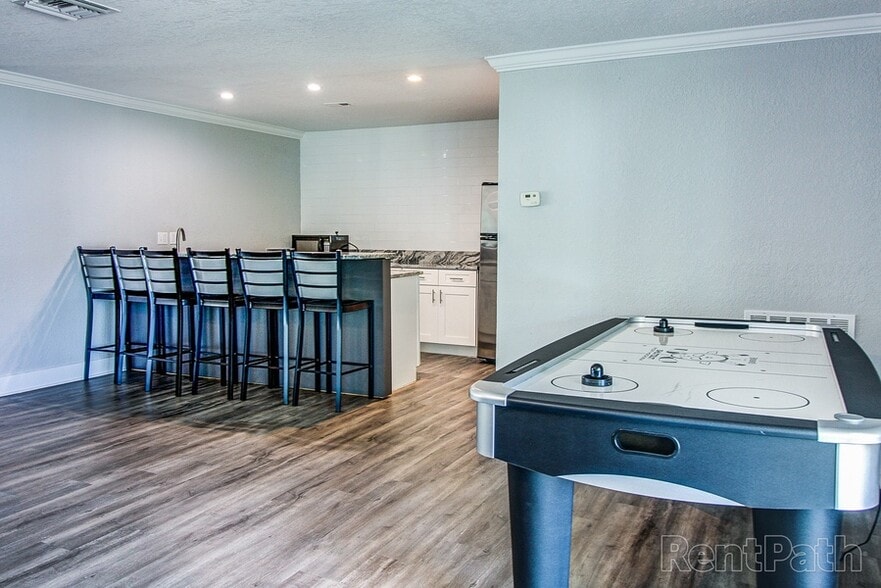 Building Photo - The Commons