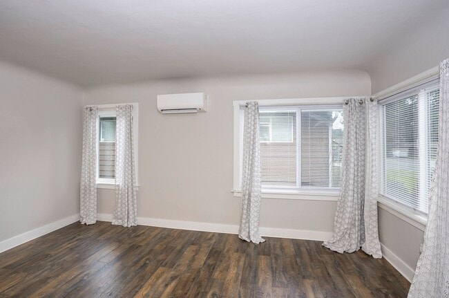 Building Photo - Prime Fircrest Location — Comfortable 2-Bedroom Home for Rent