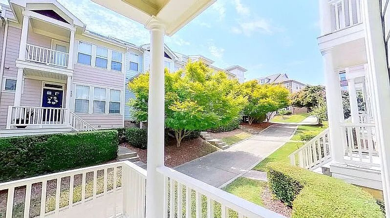Building Photo - 513 Village Loop Dr