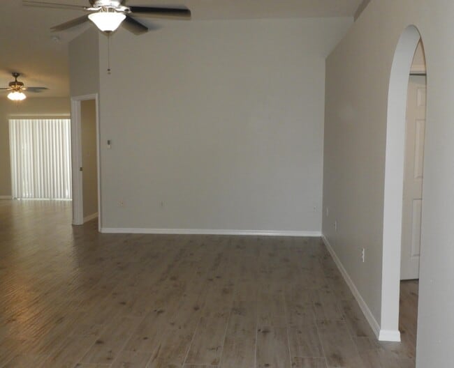 Building Photo - 1520 Vista Lake Cir