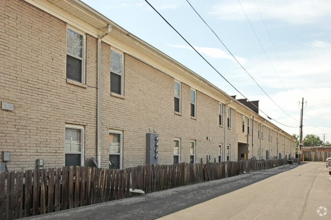 Building Photo - Medallion Court