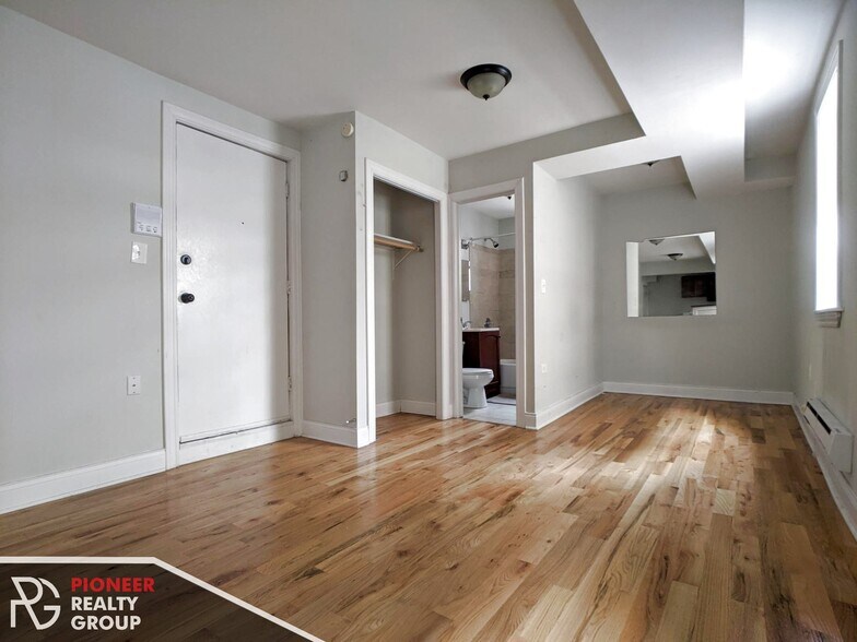 Building Photo - 2842 N Orchard St