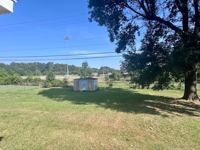 Building Photo - 609 Hemlock St