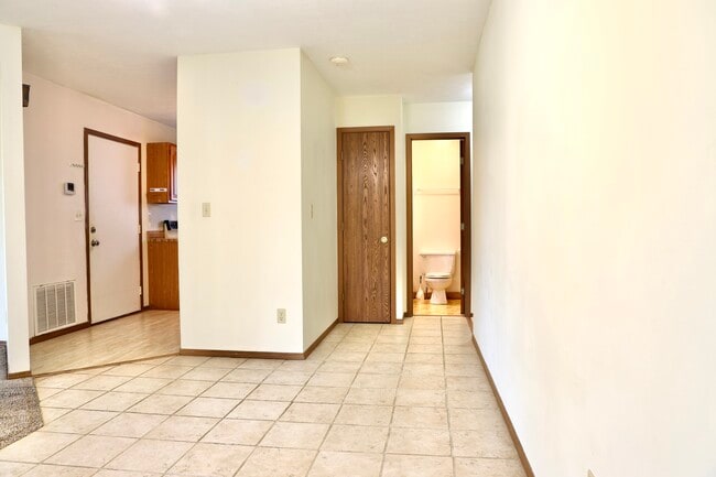 Building Photo - 1204 Devonshire Ln