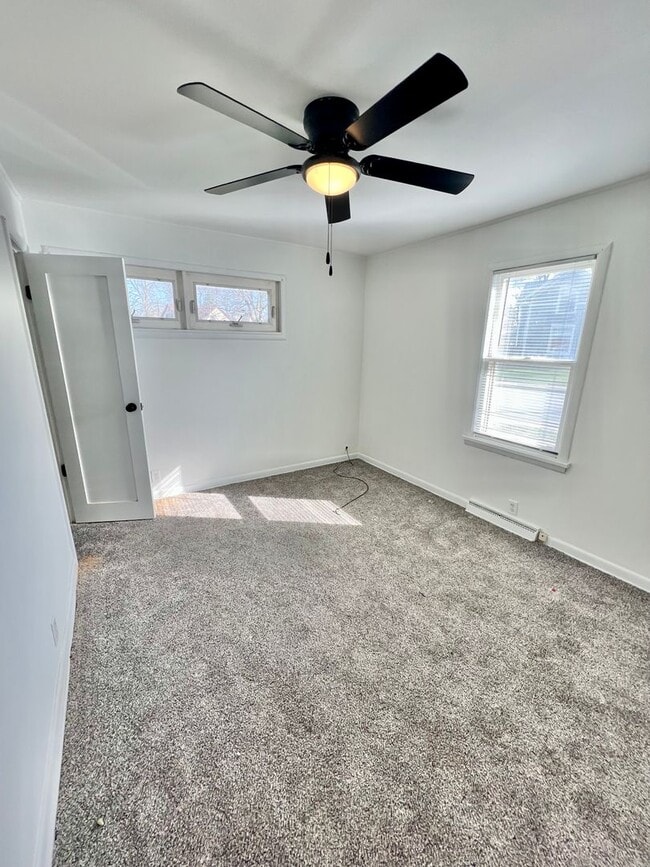 Building Photo - 4 Bedroom House in New Haven