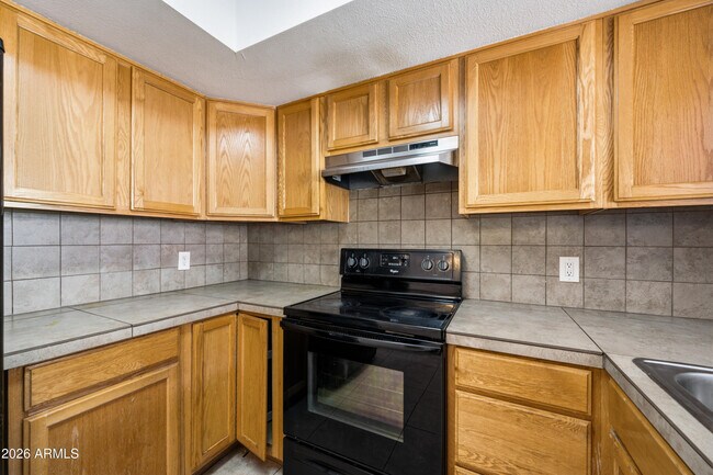 Building Photo - 10411 N 11th Ave