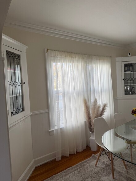 Building Photo - 1331 Nelson St